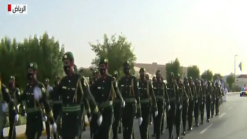 شاهد.. عروض تفاعلية ومسيرات للحرس الملكي احتفالا باليوم الوطني ٩١