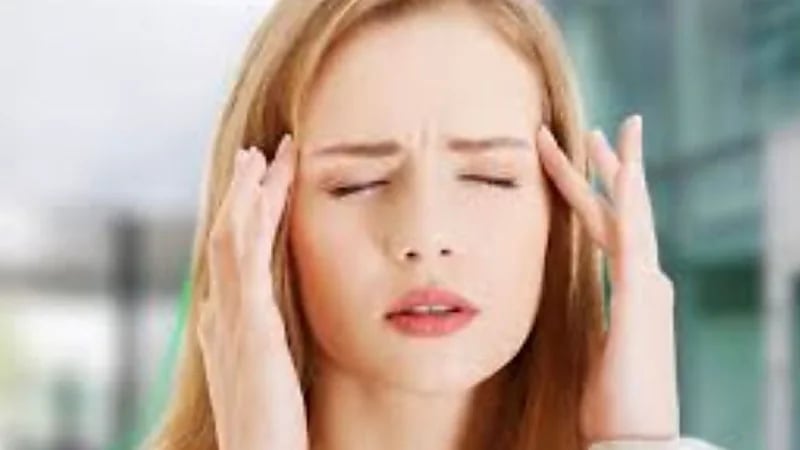 دراسة توضح أن النساء أكثر إصابة بالصداع من الرجال