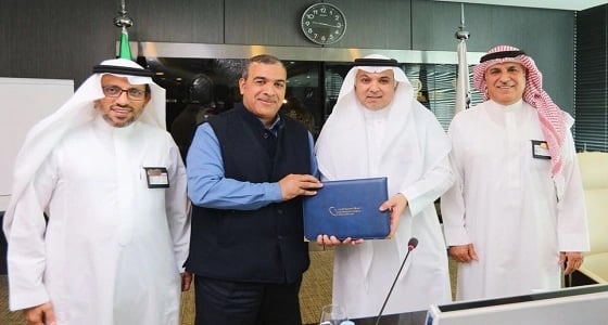 بالصور.. السعوية للكهرباء تكرم المهندس " العجمي " بعد توفيره ملايين الريالات