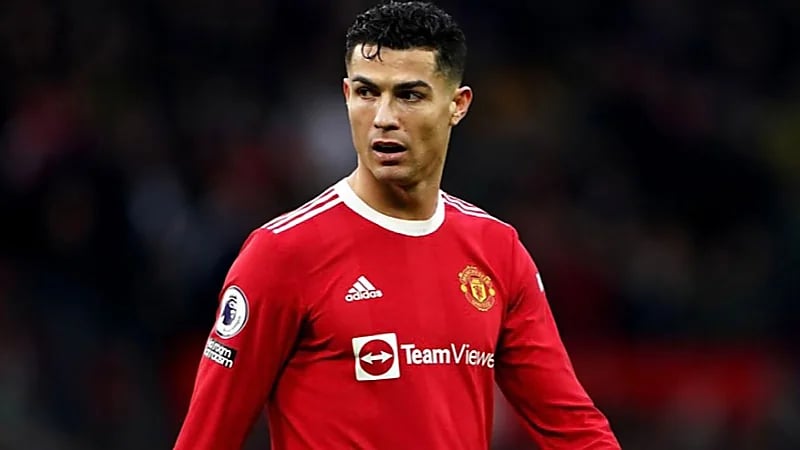 تصرفات رونالدو تثير جدلاً وغضبًا واسعًا بين جماهير مانشستر يونايتد