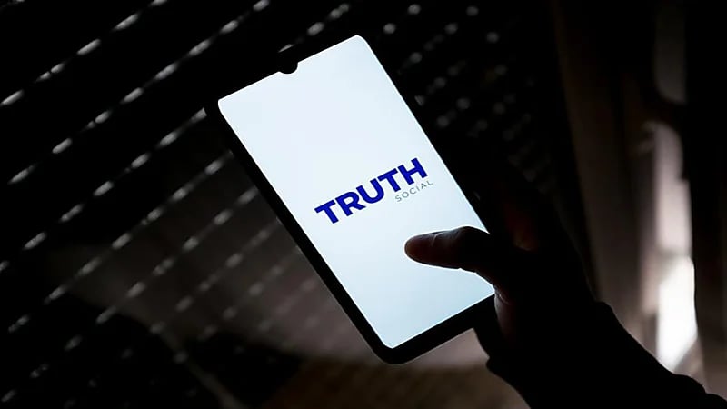 جوجل بلاي تحظر تطبيق "تروث سوشيال" الخاص بدونالد ترامب