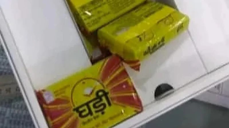 صدمة شاب بعد فتح علبة لاب توب اشتراه عبر الإنترنت