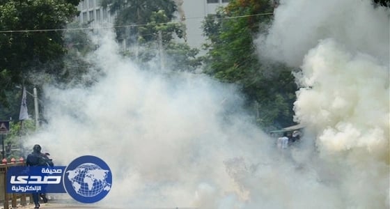 بالفيديو.. احتجاجات واسعة في قطر والأمن يستخدم قنابل الغاز لتفريقها