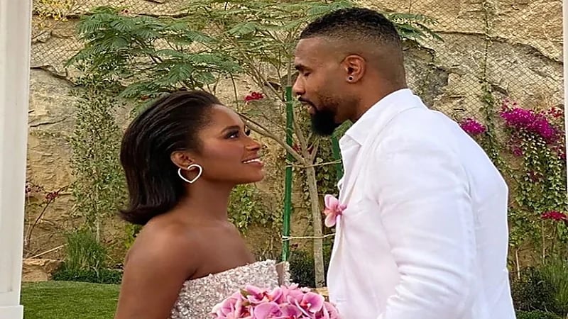 بالفيديو.. داليا مبارك تحتفل بعيد زواجها على أنغام "الغزالة رايقة"