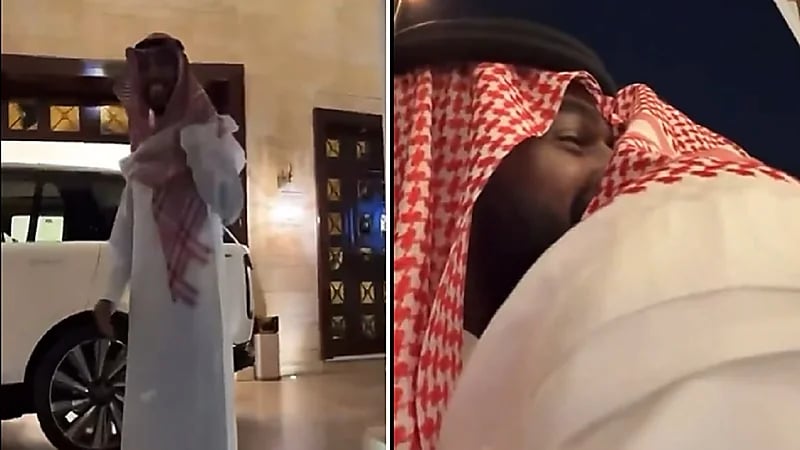 نواف العابد يمازح سالم الدوسري في حفل زفاف .. فيديو