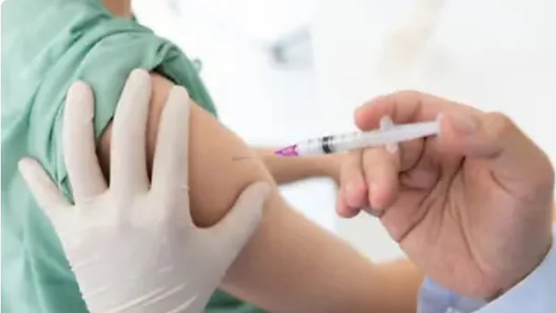 شاهد.. طبيب يصيب العديد من الأطفال بمرض "الإيدز" بعد حقنهم بنفس الحقنة