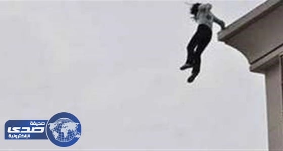 زوج يضبط عشيق زوجته في الدولاب فألقت نفسها من الدور الثالث