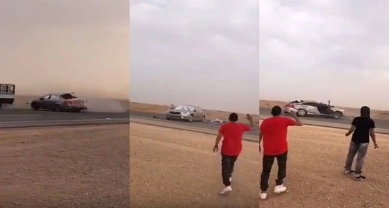 بالفيديو.. مفحط يصطدم بشاحنة ويلوذ بالفرار تاركا " المعزز " مصابا في موقع الحادث