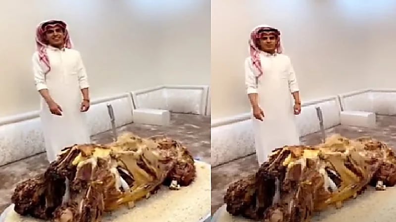 شاهد.. شاب يقيم وليمة "مفطح قعود” لضيفه مشهور "سناب شات"