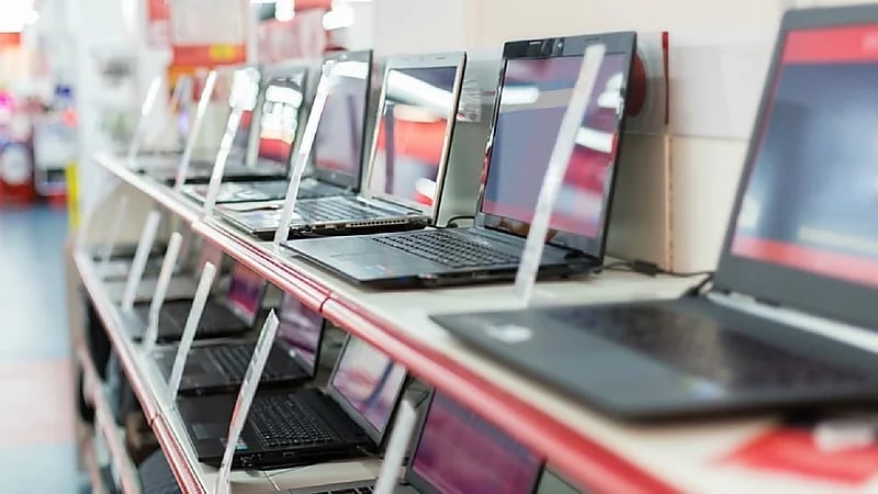 أمير الباحة يوجّه بمراقبة وتفتيش جميع منافذ بيع الأجهزة الإلكترونية للطلاب