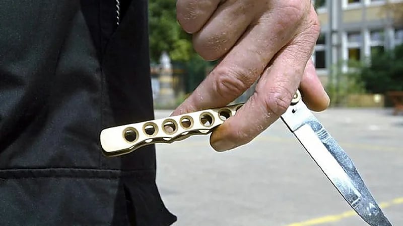 طعن معلم في هوشة طلاب بالكويت