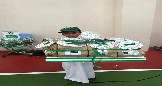 إبتدائية خالد بن الوليد بجازان  تكرم ابن الشهيد علي المحاسن  في احتفائها باليوم الوطني 88
