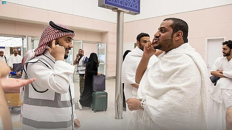 صور..لحظة وصول 300 ضيف من ذوي الإعاقة إلى جدة لأداء الحج