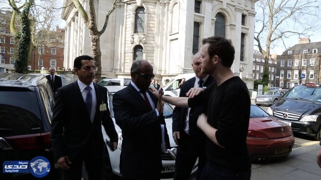 بالفيديو.. أذناب إيران يقومون بمحاولة اعتداء على اللواء عسيري في لندن