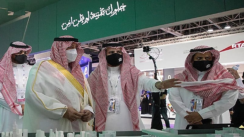 بالصور.. وزارة الداخلية تشارك في أسبوع جيتكس للتقنية 2021 بدبي