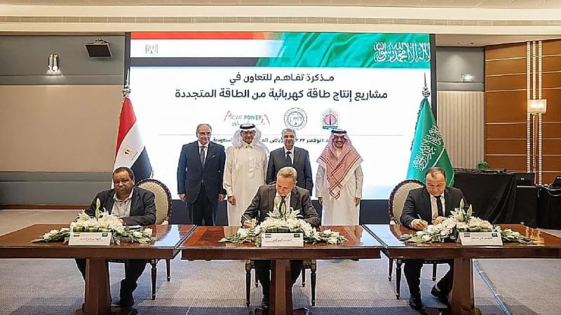 وزير الطاقة يتابع سير أعمال الربط الكهربائي مع مصر