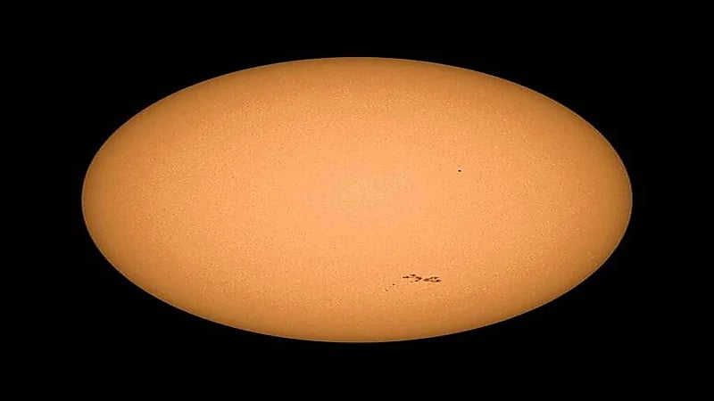 فلكية جدة ترصد نشاط البقعة الشمسية اليوم