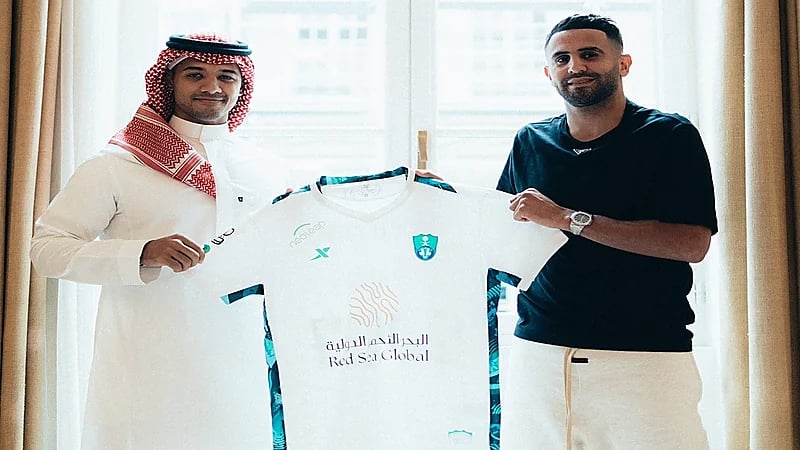 الأهلي يعلن انضمام رياض محرز لصفوفه رسميًا .. فيديو وصور