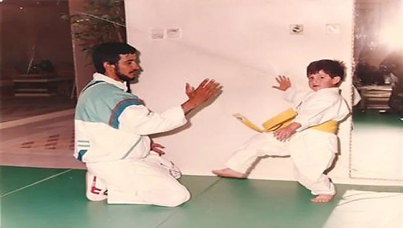 صور نادرة للأمير الوليد بن خالد بن طلال أثناء تدريبه على الكاراتيه في التسعينات