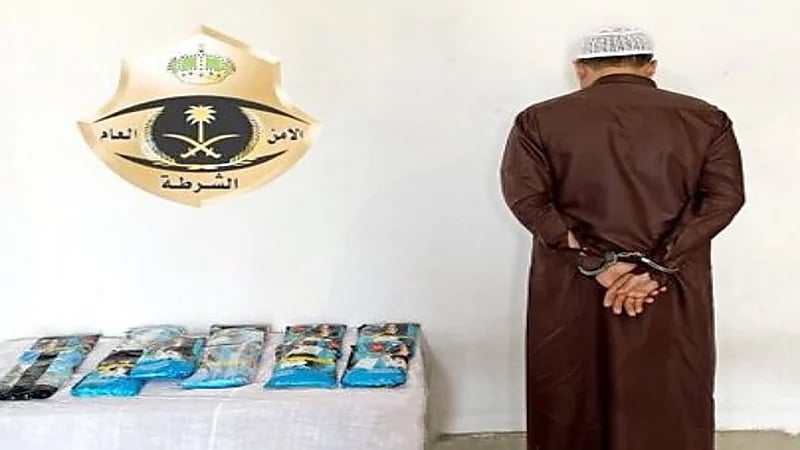 القبض على "شخص" بحوزته 11 كيلوجرامًا من الحشيش بعسير