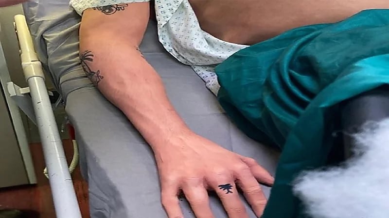 بالصور..قالب حلوى على شكل رجل يثير الجدل