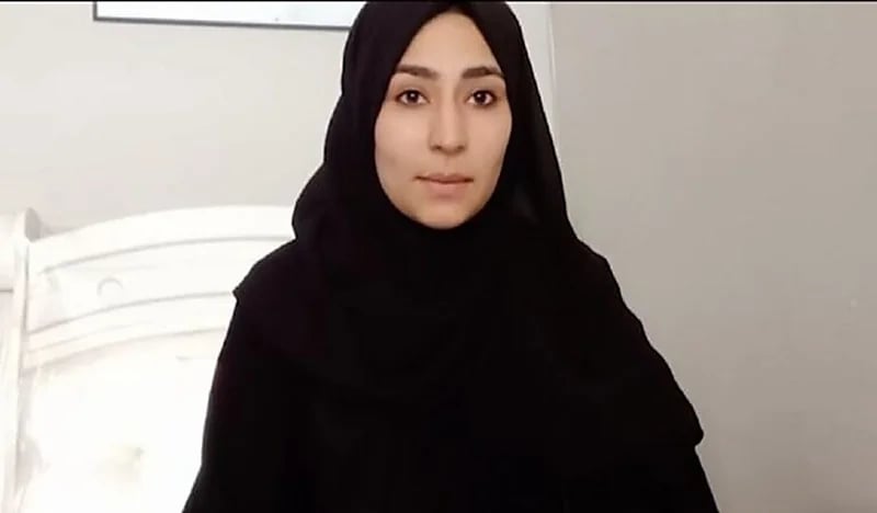رسالة وداع من "يوتيوبر" أفغانية قبل مصرعها أثناء فرارها من طالبان "فيديو"   