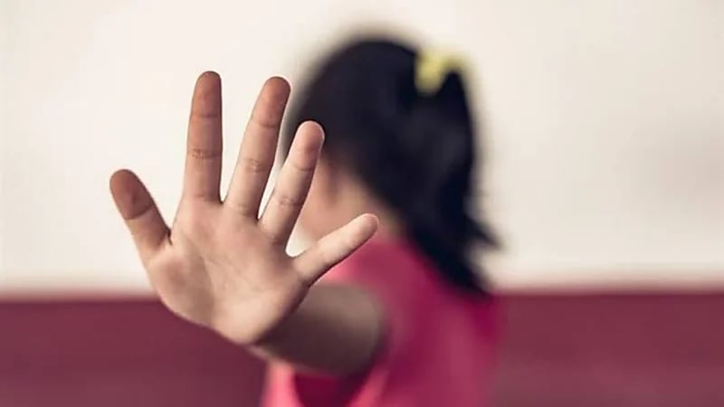 رجل يهتك عرض ابنته القاصر ويتسبب بحملها