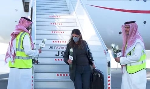 بالصور.. عائلة مارادونا تصل الرياض