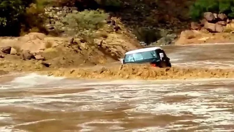 بالفيديو.. تفاصيل جديدة في حادث وفاة طالبة ووالدها جراء السيول بوادي شواص