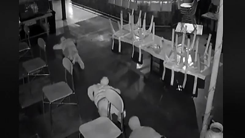 شاب ينتحل صفة طبيب مشهور لسرقة مطعم