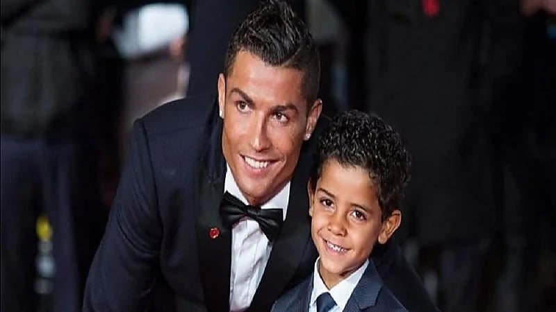 كريستيانو جونيور نجل "رونالدو" يحدد موعد اعتزال والده