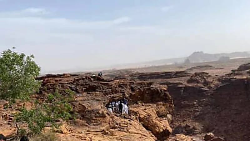 تفاصيل جديدة عن واقعة إنقاذ شاب علق في شق صخري بتبوك 