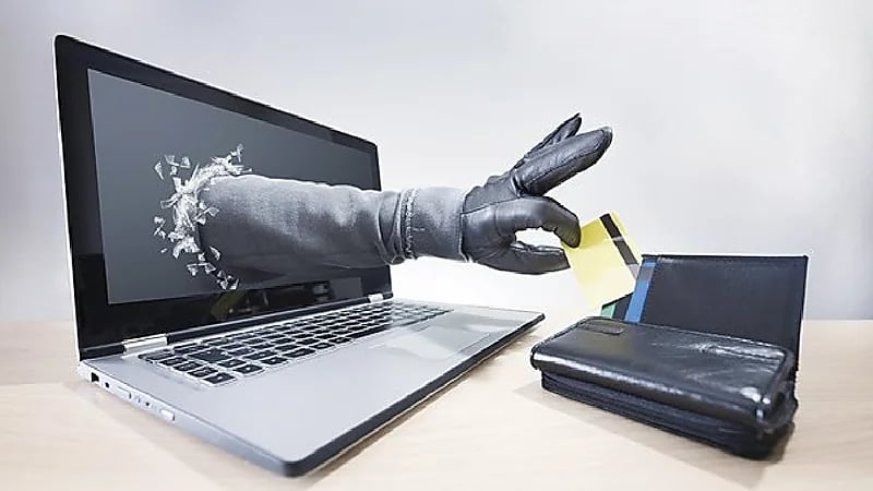 "المفرّط أولى بالخسارة" .. بالفيديو : لهذا السبب نحن فريسة سهلة للاحتيال الإلكتروني