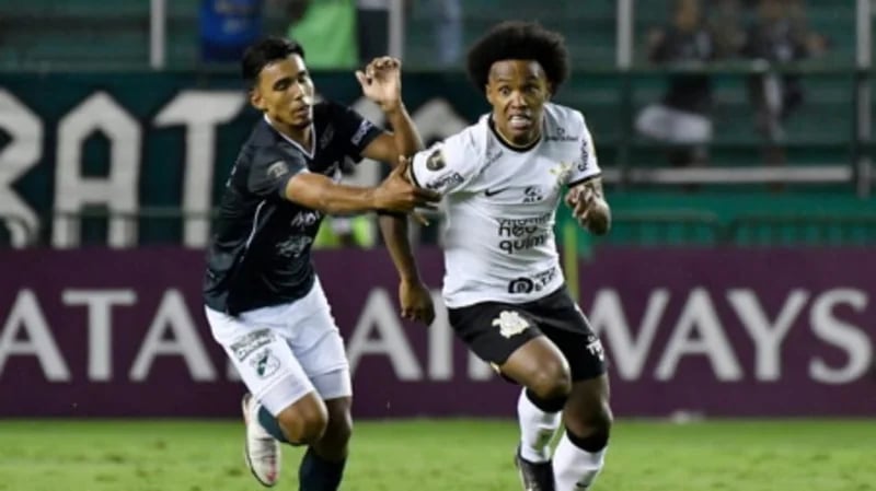 ويليان يفسخ عقده مع كورنثيانز بعد تهديدات متكررة