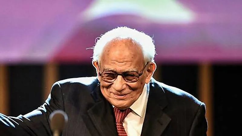 الفنان رشوان توفيق يثير الجدل: أنا متصل بالعالم الآخر