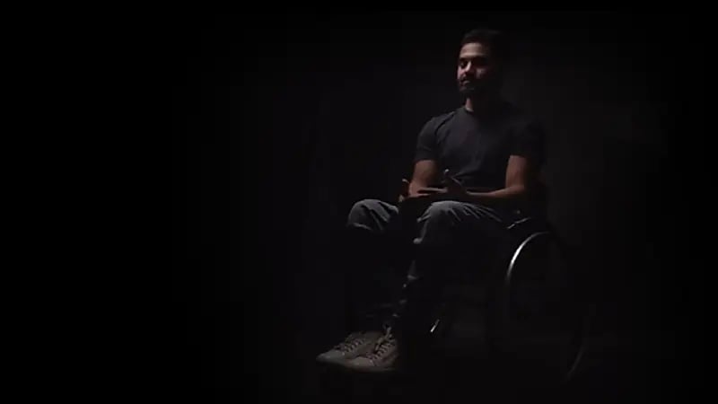 بالفيديو.. قصص مؤثرة لأشخاص أصيبوا بشلل بسبب حوادث مرورية