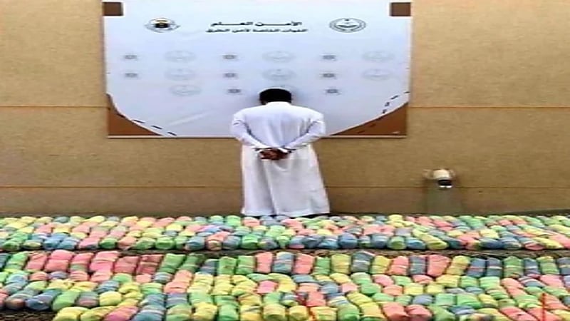 ضبط مقيم بحوزته 53 كيلو جرامًا من نبات القات المخدِّر