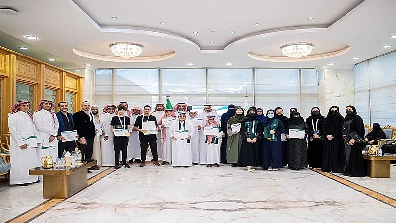 بالصور.. تكريم الطلاب والمعلمين والمعلمات المتميزين بالرياض