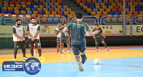 أخضر الصالات في لقاء ودي مع نظيره المصري