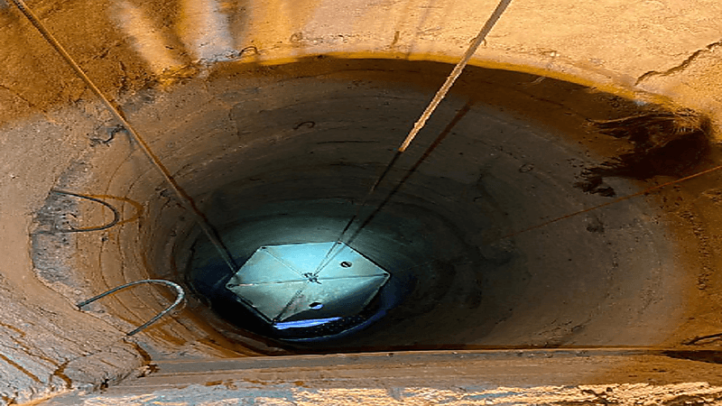 "مدني بيشة" ينقذ مواطنًا سقط في بئر