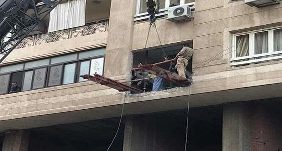 بالصور .. تحرير أضخم فتاة في العالم من منزلها