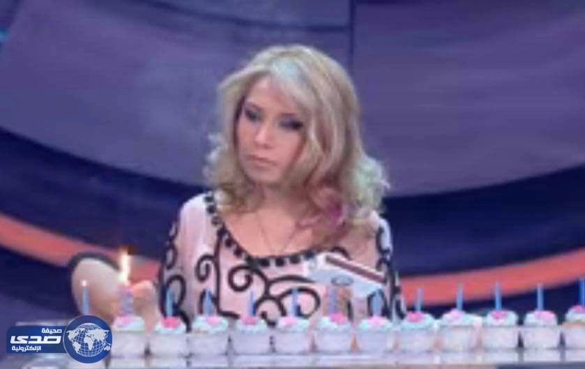 بالفيديو .. مكسيكية بدون ذراعين تحطم الرقم القياسي في إشعال الشموع بقدميها