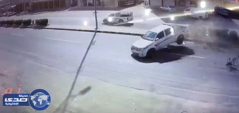 بالفيديو...لحظة انحراف سيارة واصطدامها بأخرى بسبب السرعة الجنونية بالعرضيات