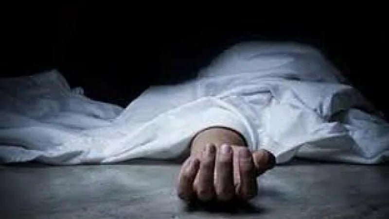 رجل يقتل زوجته ضربا بالعصا بسبب خلافات أسرية 