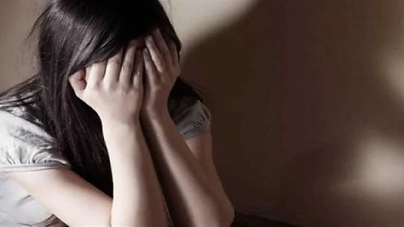 فتاة كويتية تقدم بلاغا ضد والدتها وتتهمها بإجبارها على ممارسة الدعارة