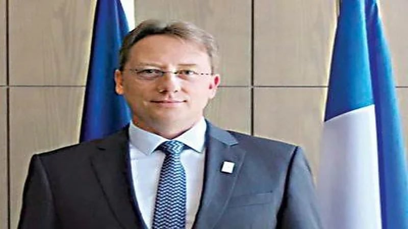 السفير الفرنسي للمسافرين الذين تلقوا جرعتين من اللقاح بالمملكة: لا حاجة لفحص PCR 