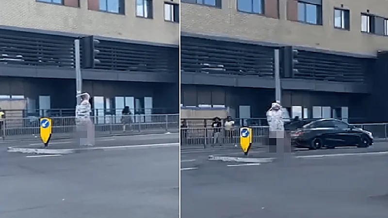 بالفيديو.. عريس معلقا على عمود إنارة في طريق عام يثير سخرية المارة