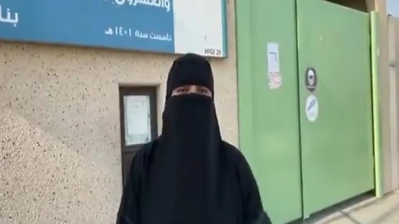 شاهد.. معلمة تستذكر معاناتها مع السائقين خلال توصيلها للمدرسة 