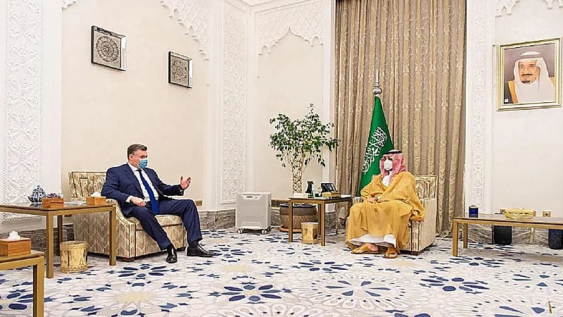 ولي العهد يستقبل رئيس لجنة الشؤون الدولية بمجلس الدوما الروسي