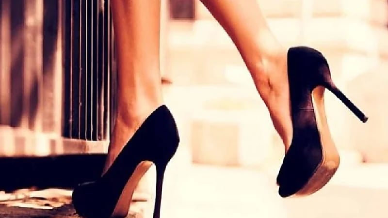 6 خطوات لإرتداء الكعب العالي بدون ألم